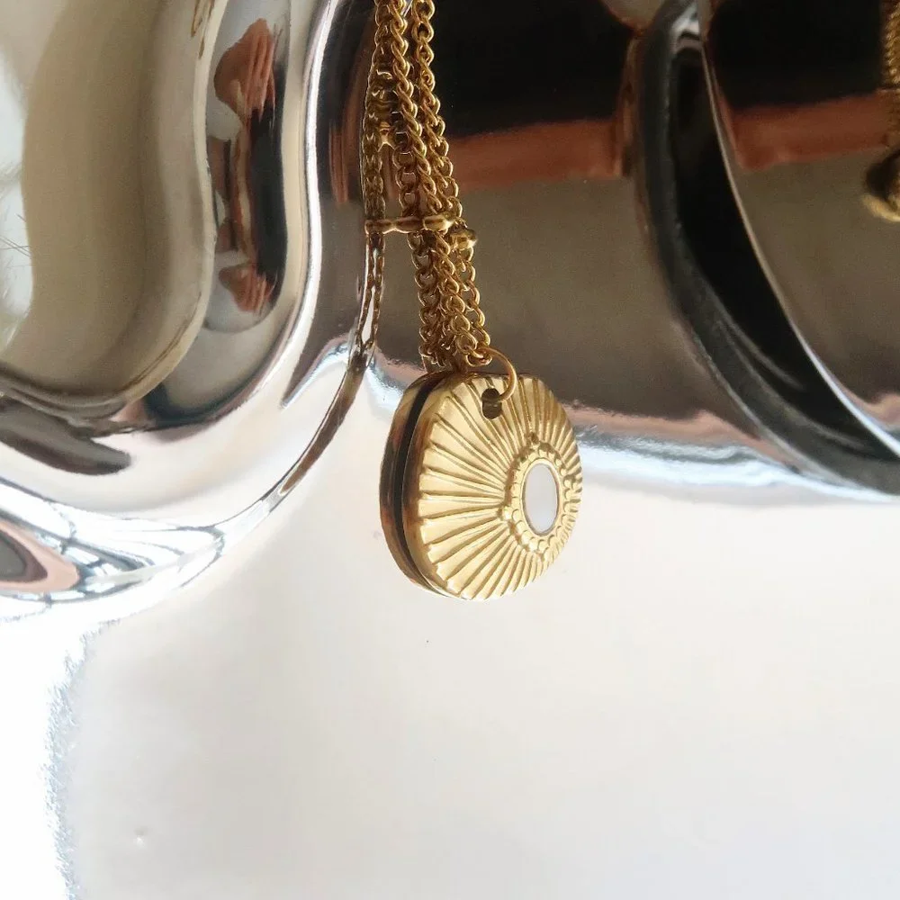 NEW 18K Gold Plated Luxury Shell Necklace